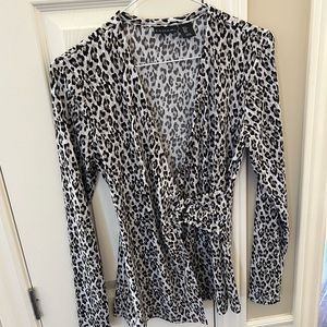 Tahari ladies sweater